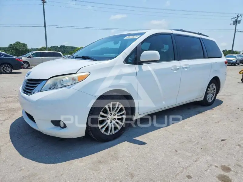 2012 Toyota SIENNA photo