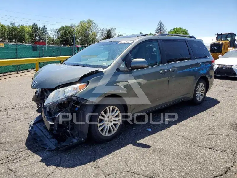2012 Toyota SIENNA фото