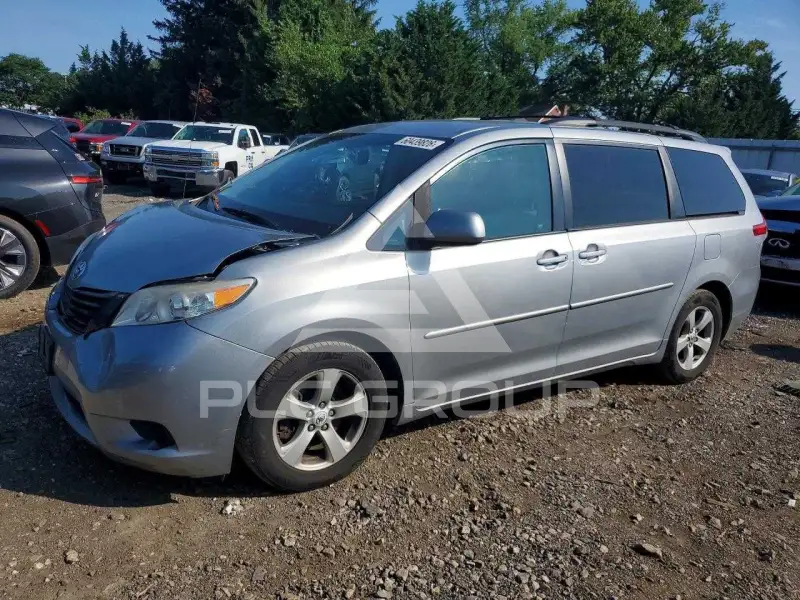 2012 Toyota SIENNA фото