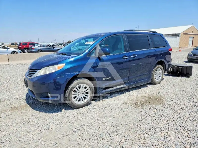 2012 Toyota SIENNA фото