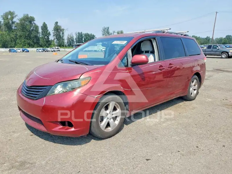 2012 Toyota SIENNA photo