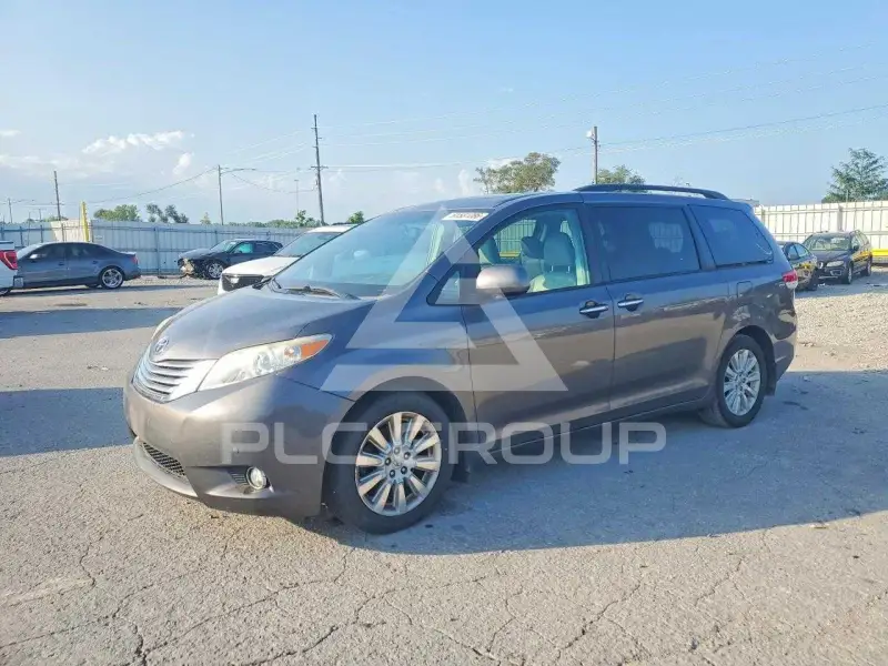 2012 Toyota SIENNA фото