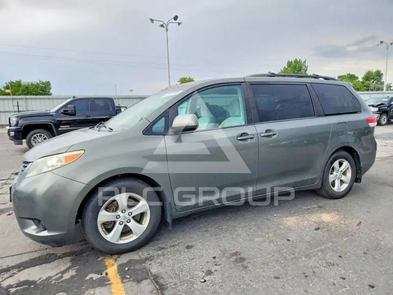 2012 Toyota SIENNA фото