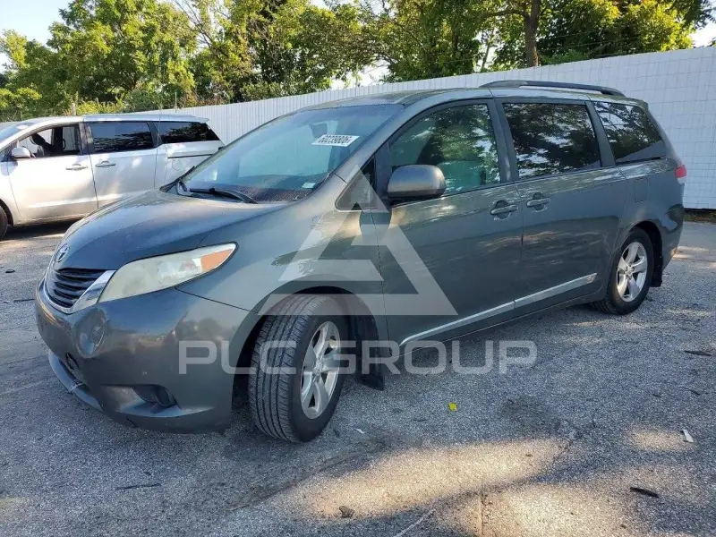 2012 Toyota SIENNA фото