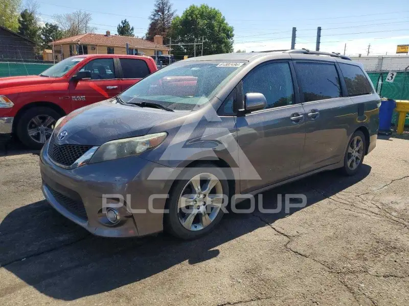 2012 Toyota SIENNA photo