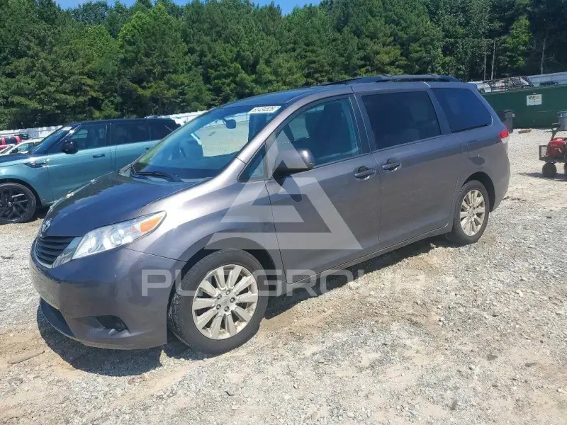 2012 Toyota SIENNA фото