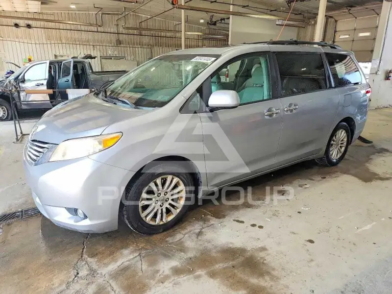 2012 Toyota SIENNA фото