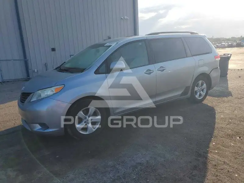 2012 Toyota SIENNA фото