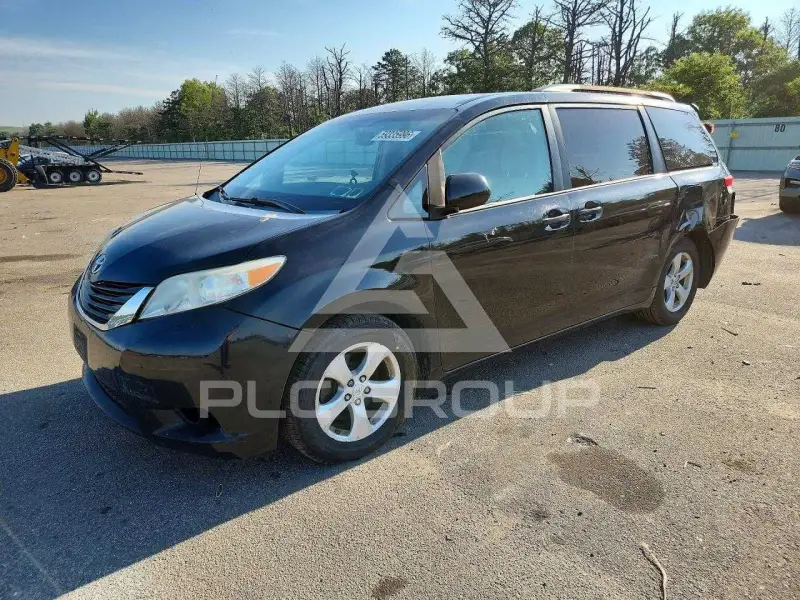 2012 Toyota SIENNA фото
