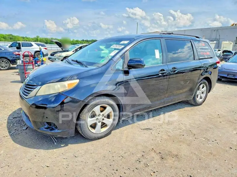 2012 Toyota SIENNA фото