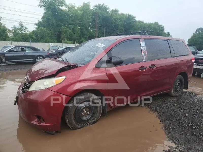 2012 Toyota SIENNA фото