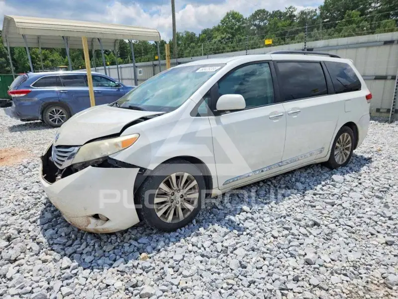 2012 Toyota SIENNA фото