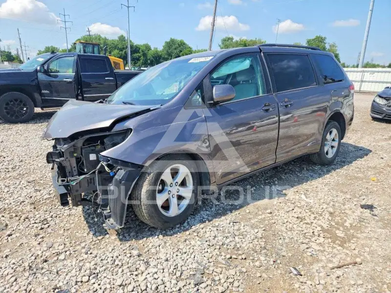 2012 Toyota SIENNA photo