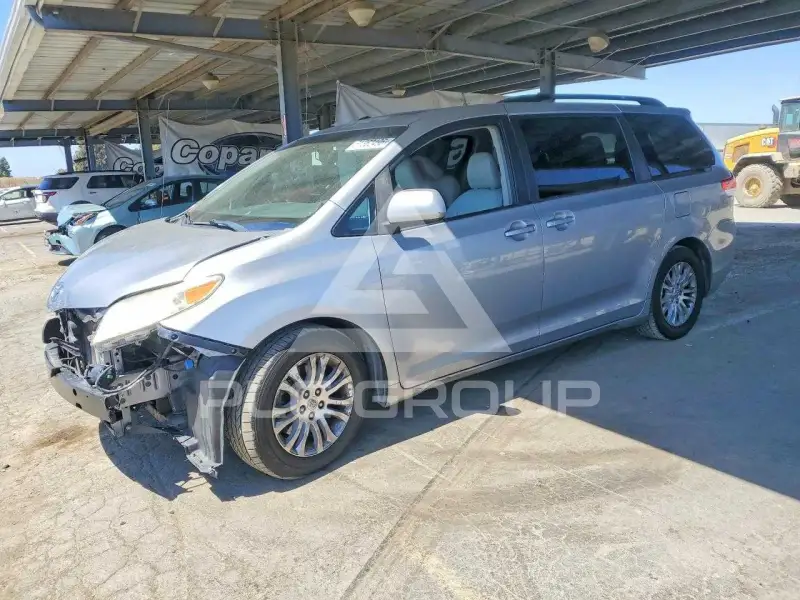 2012 Toyota SIENNA фото