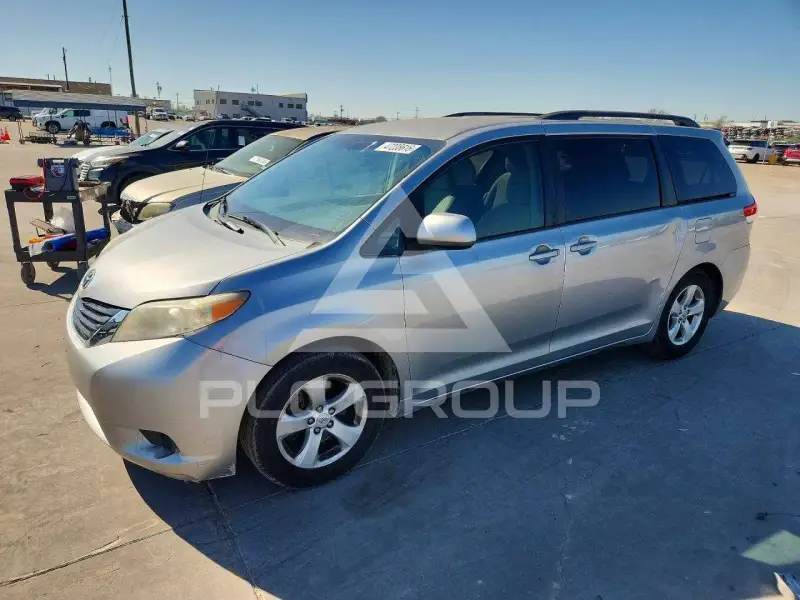 2012 Toyota SIENNA фото