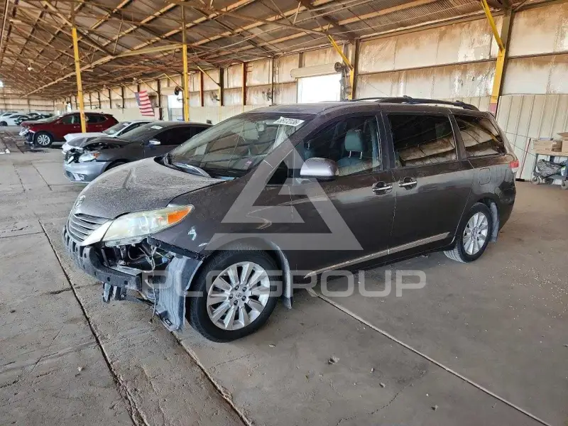 2012 Toyota SIENNA фото