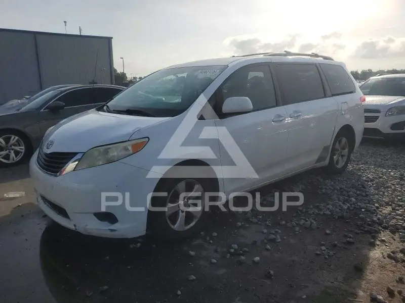 2012 Toyota SIENNA фото