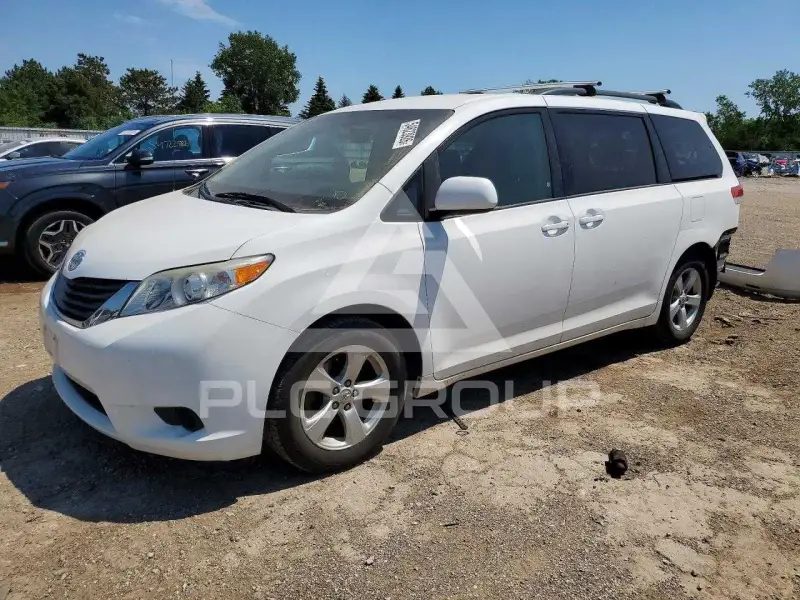2012 Toyota SIENNA фото