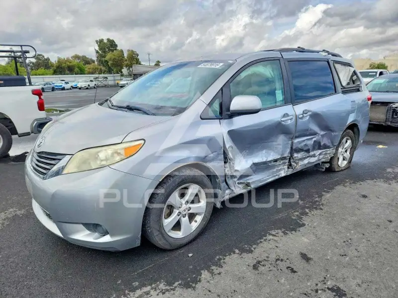 2012 Toyota SIENNA фото