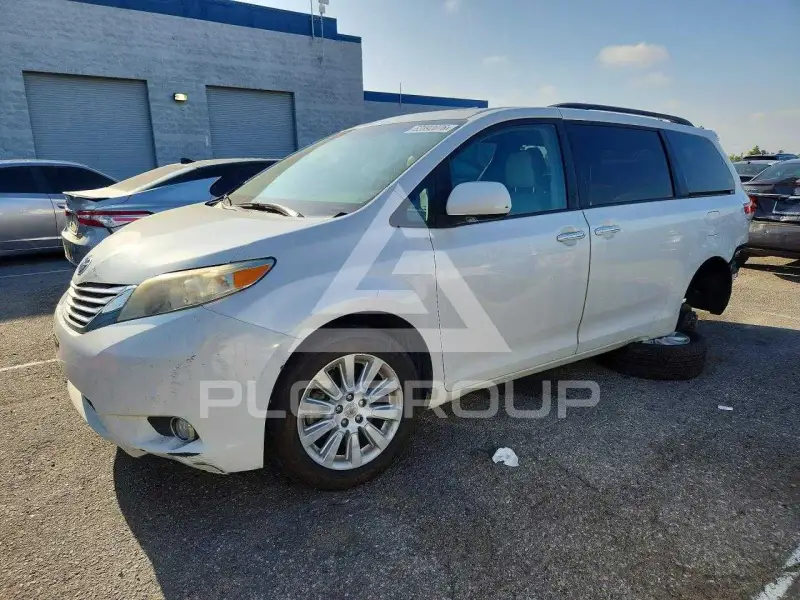 2012 Toyota SIENNA фото