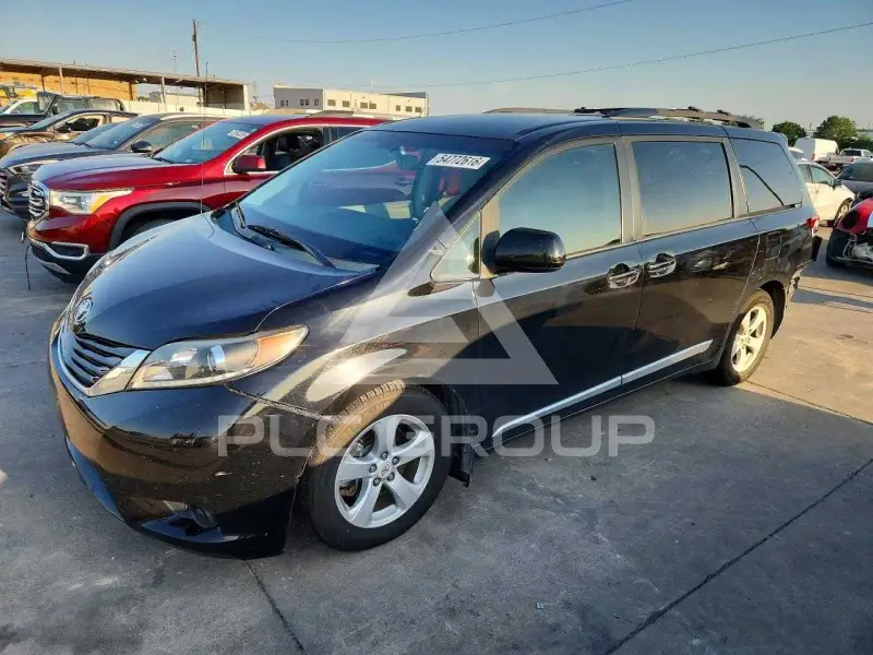 2012 Toyota SIENNA photo