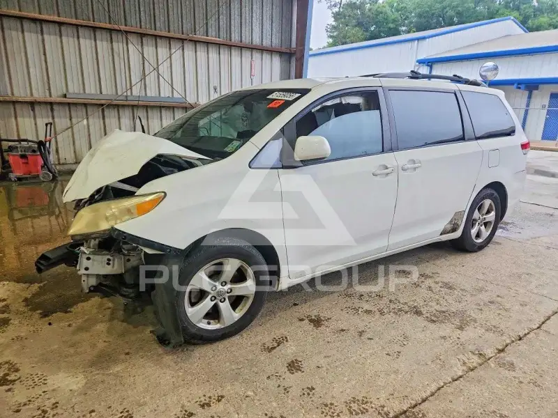 2012 Toyota SIENNA фото