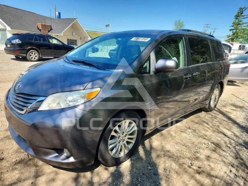 2012 Toyota SIENNA фото