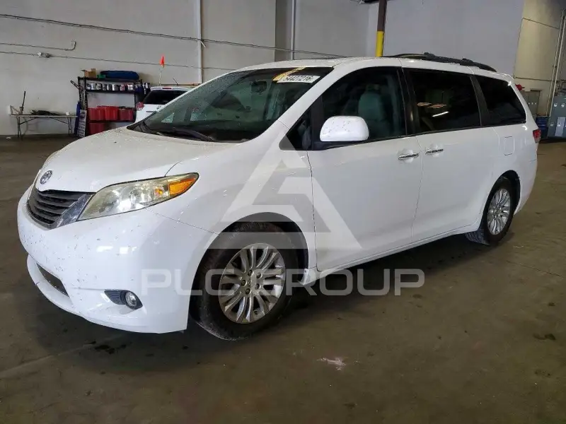 2012 Toyota SIENNA фото