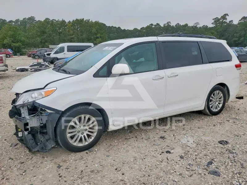 2012 Toyota SIENNA photo