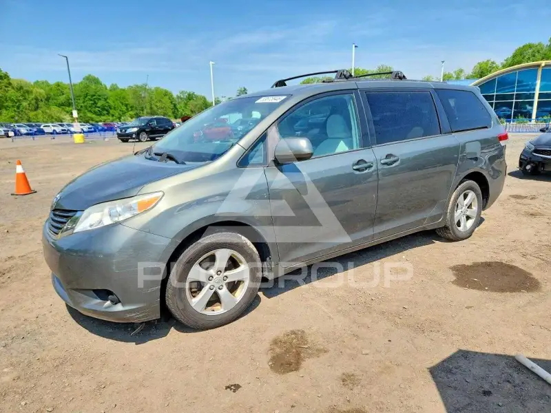 2012 Toyota SIENNA фото