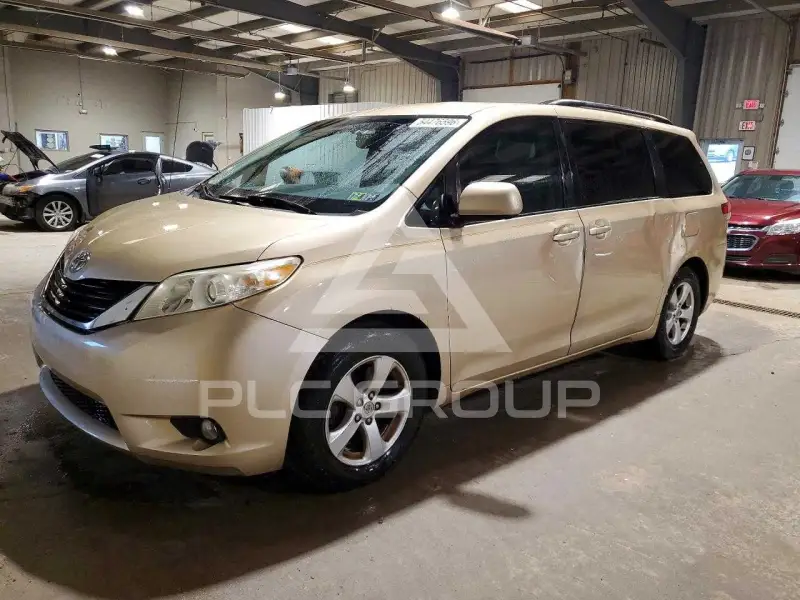 2012 Toyota SIENNA фото