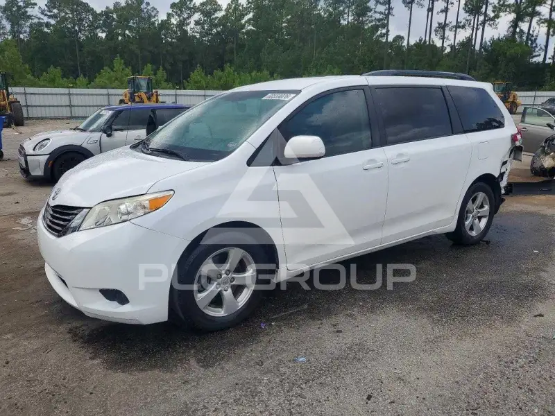 2012 Toyota SIENNA photo
