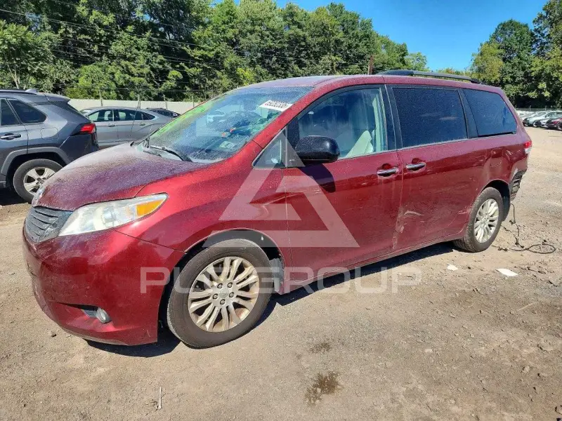 2012 Toyota SIENNA photo