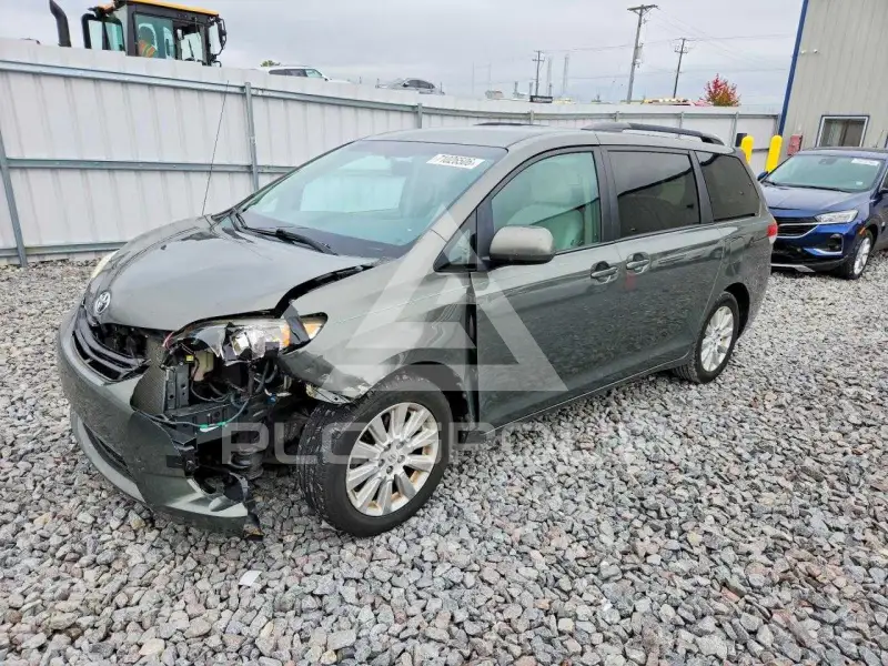2012 Toyota SIENNA фото