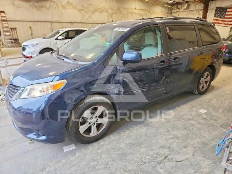 2012 Toyota SIENNA фото