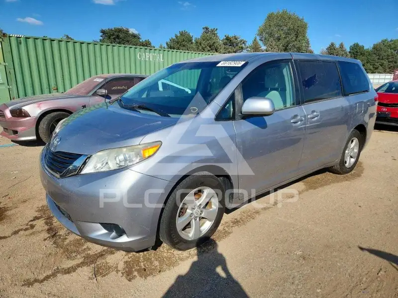 2012 Toyota SIENNA фото