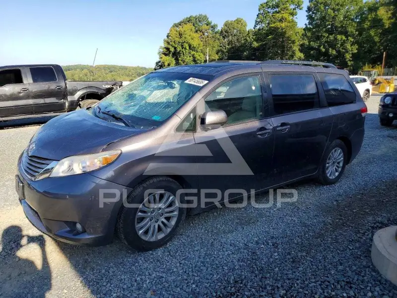 2012 Toyota SIENNA фото
