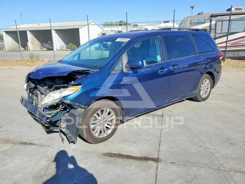 2012 Toyota SIENNA фото
