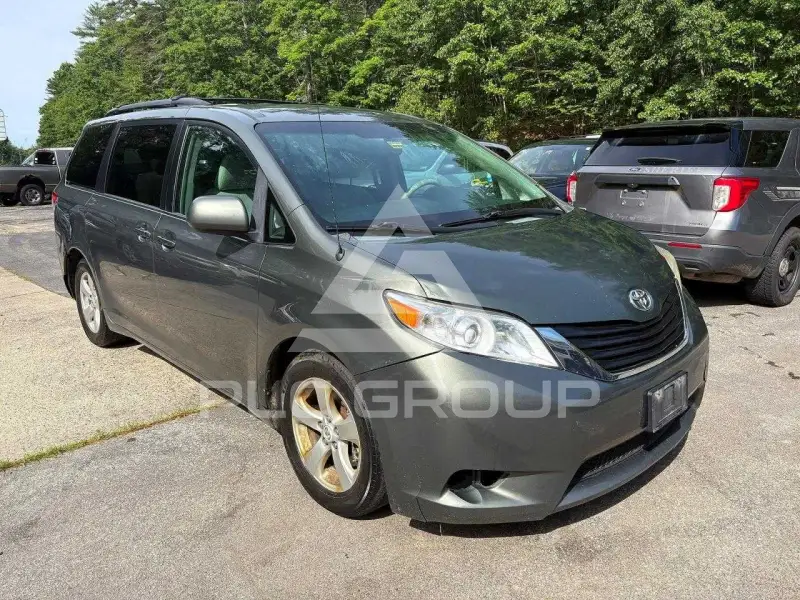 2012 Toyota SIENNA фото