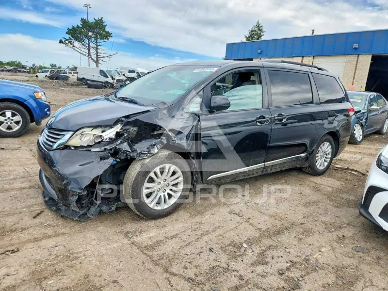 2012 Toyota SIENNA photo