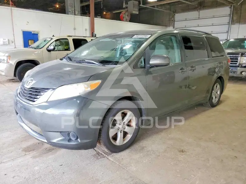 2012 Toyota SIENNA фото
