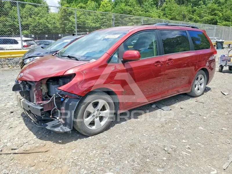 2012 Toyota SIENNA фото