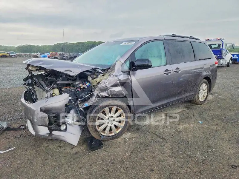 2012 Toyota SIENNA фото