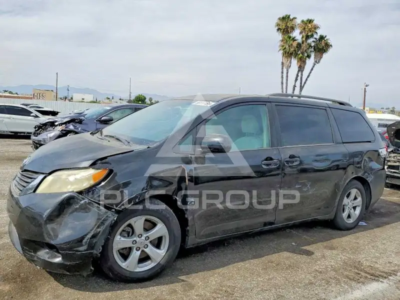 2012 Toyota SIENNA photo