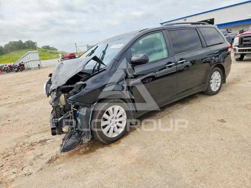 2012 Toyota SIENNA photo