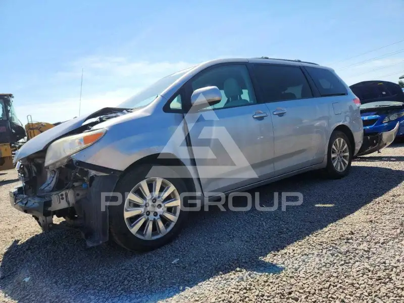 2012 Toyota SIENNA фото