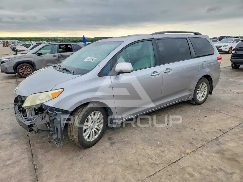 2012 Toyota SIENNA фото