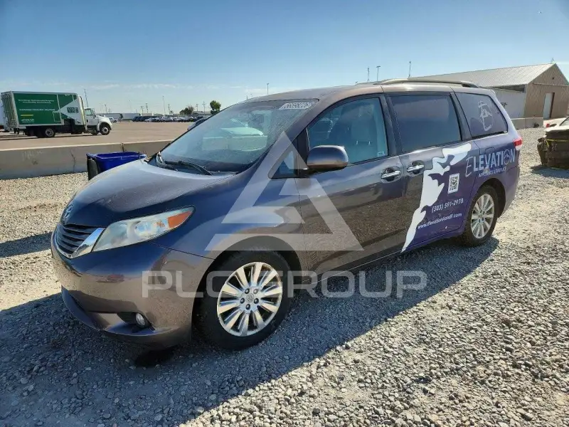 2012 Toyota SIENNA фото