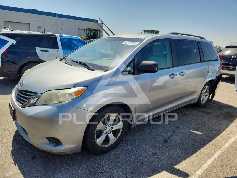 2012 Toyota SIENNA фото