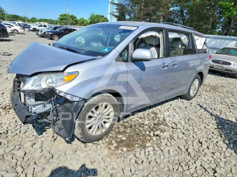 2012 Toyota SIENNA фото